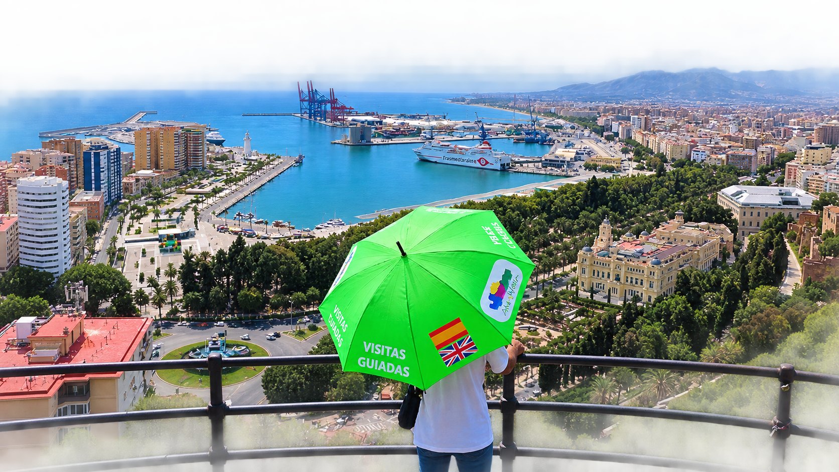Vista aérea del puerto y la bahía de Málaga